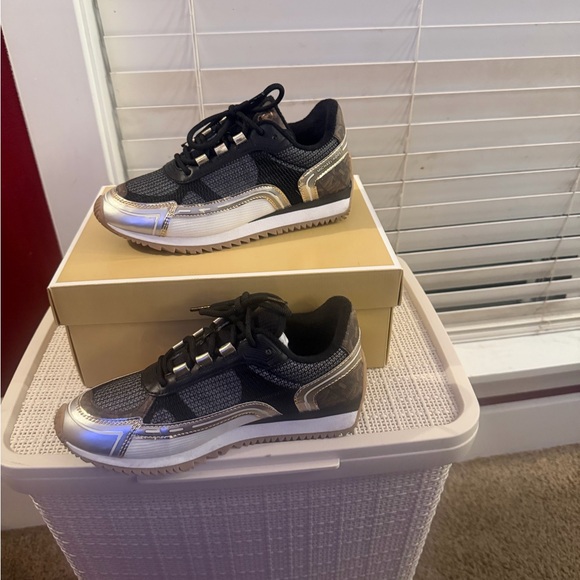 Michael Kors Brown sneakers - Picture 7 of 13